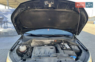 Позашляховик / Кросовер Volkswagen Tiguan 2011 в 