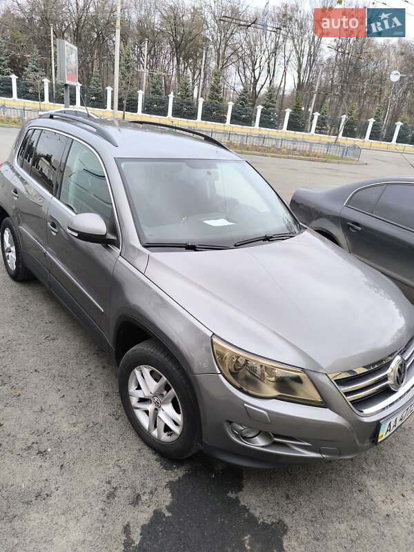 Позашляховик / Кросовер Volkswagen Tiguan 2010 в Харкові