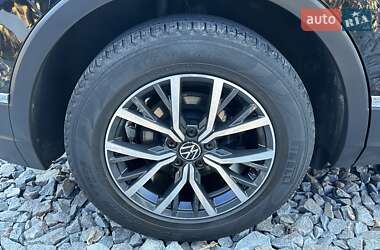 Внедорожник / Кроссовер Volkswagen Tiguan 2021 в 