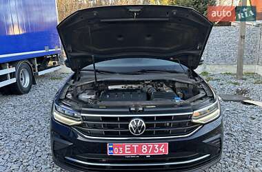 Внедорожник / Кроссовер Volkswagen Tiguan 2021 в 
