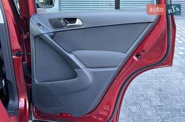 Позашляховик / Кросовер Volkswagen Tiguan 2013 в 
