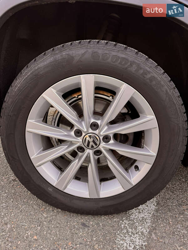 Внедорожник / Кроссовер Volkswagen Tiguan 2014 в Одессе