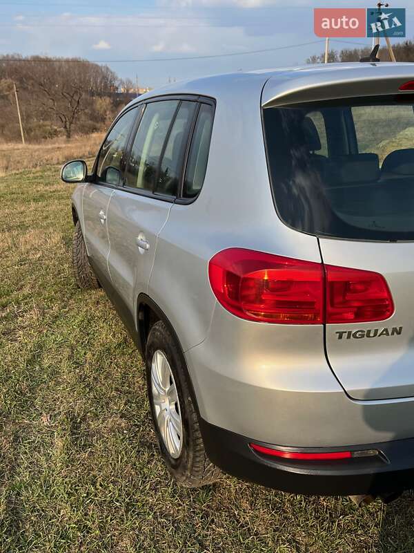 Позашляховик / Кросовер Volkswagen Tiguan 2011 в Полтаві