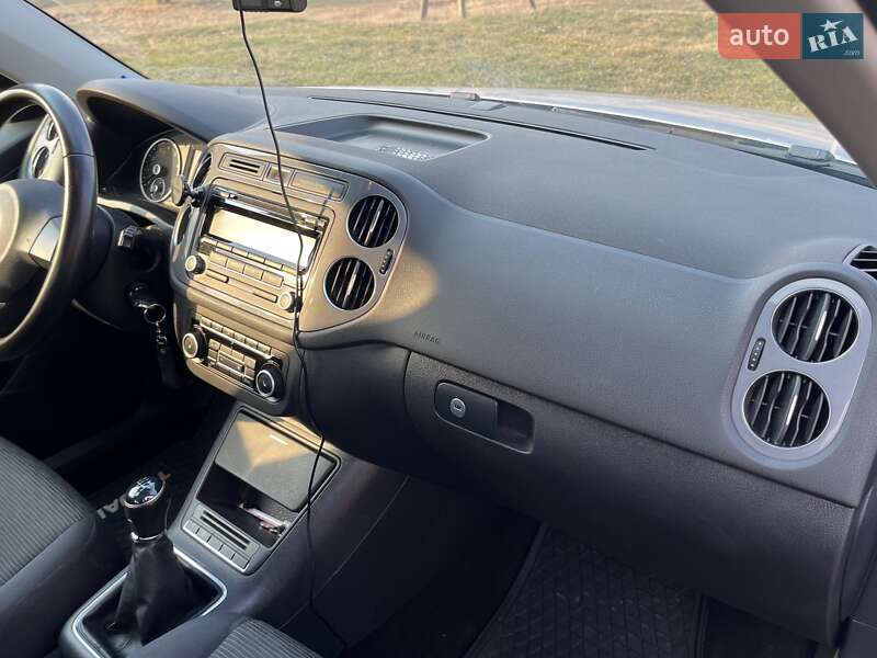 Позашляховик / Кросовер Volkswagen Tiguan 2011 в Полтаві
