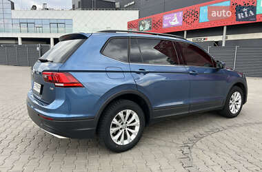 Внедорожник / Кроссовер Volkswagen Tiguan 2018 в 