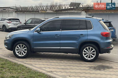 Внедорожник / Кроссовер Volkswagen Tiguan 2016 в 