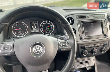 Внедорожник / Кроссовер Volkswagen Tiguan 2016 в 