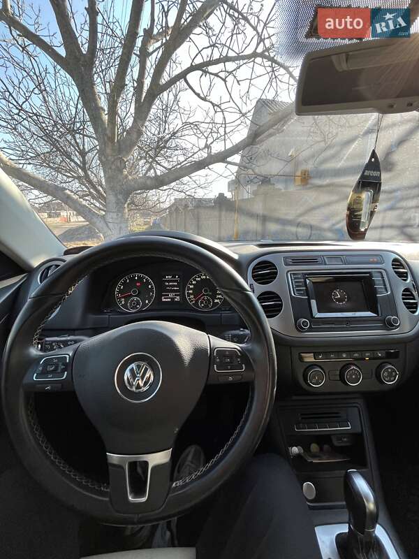 Внедорожник / Кроссовер Volkswagen Tiguan 2015 в Вознесенске