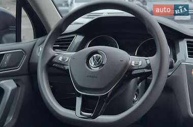 Позашляховик / Кросовер Volkswagen Tiguan 2017 в 