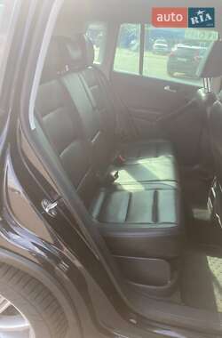 Внедорожник / Кроссовер Volkswagen Tiguan 2012 в 