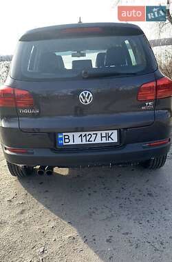 Позашляховик / Кросовер Volkswagen Tiguan 2015 в 