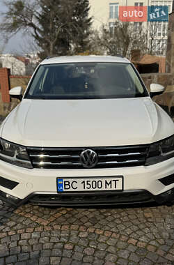 Позашляховик / Кросовер Volkswagen Tiguan 2017 в 