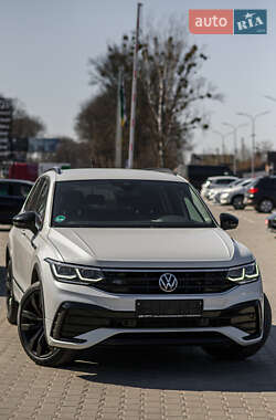 Позашляховик / Кросовер Volkswagen Tiguan 2021 в 