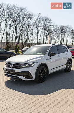 Позашляховик / Кросовер Volkswagen Tiguan 2021 в 