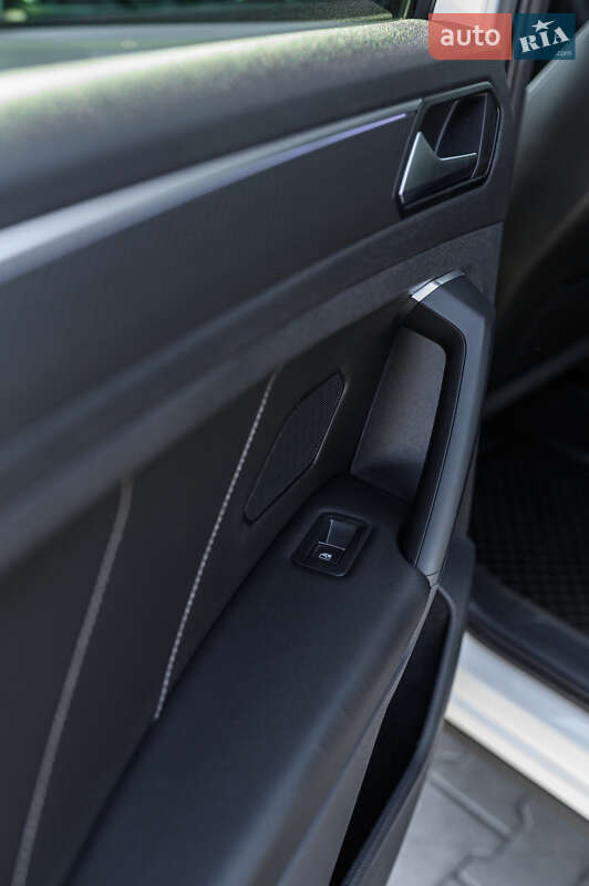 Внедорожник / Кроссовер Volkswagen Tiguan 2021 в Львове