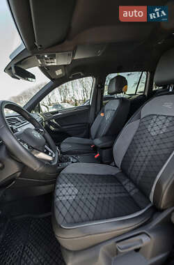 Позашляховик / Кросовер Volkswagen Tiguan 2021 в 