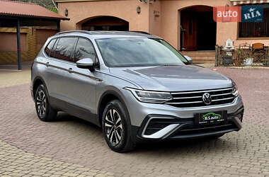 Внедорожник / Кроссовер Volkswagen Tiguan 2022 в 