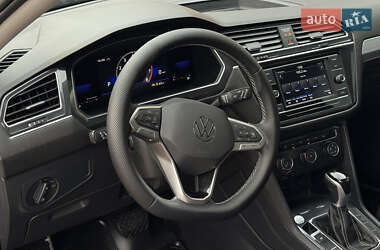 Внедорожник / Кроссовер Volkswagen Tiguan 2022 в 