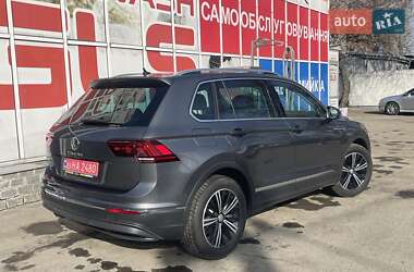 Внедорожник / Кроссовер Volkswagen Tiguan 2018 в 