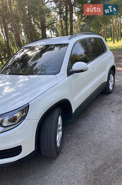 Внедорожник / Кроссовер Volkswagen Tiguan 2016 в 