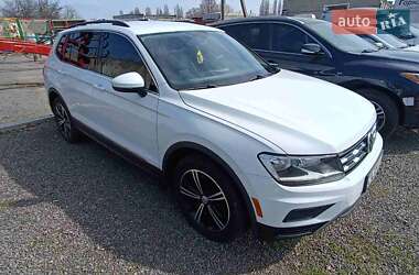 Позашляховик / Кросовер Volkswagen Tiguan 2017 в 