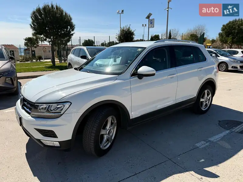Внедорожник / Кроссовер Volkswagen Tiguan 2017 в 