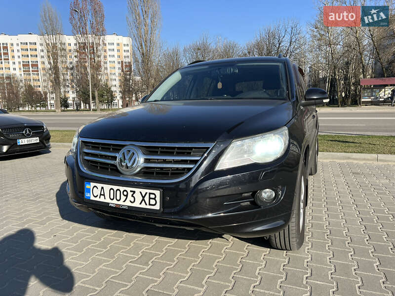 Внедорожник / Кроссовер Volkswagen Tiguan 2010 в Киеве
