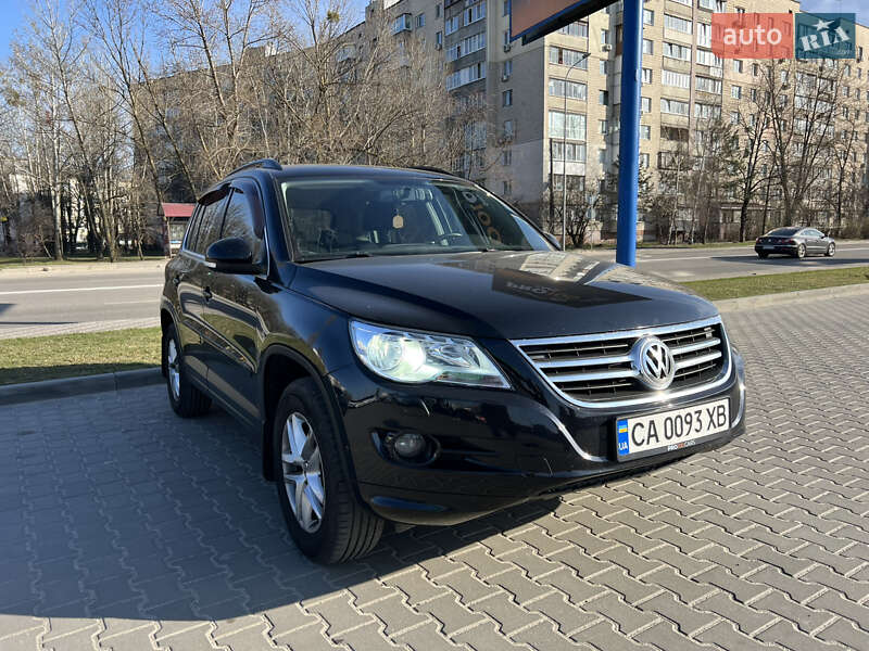 Внедорожник / Кроссовер Volkswagen Tiguan 2010 в Киеве