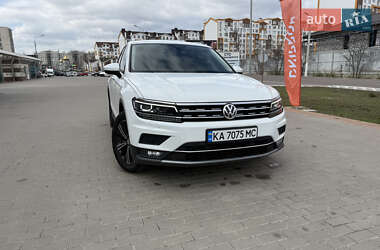 Внедорожник / Кроссовер Volkswagen Tiguan 2019 в 