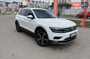 Внедорожник / Кроссовер Volkswagen Tiguan 2019 в 