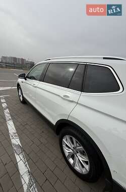 Внедорожник / Кроссовер Volkswagen Tiguan 2018 в 