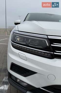 Внедорожник / Кроссовер Volkswagen Tiguan 2018 в 