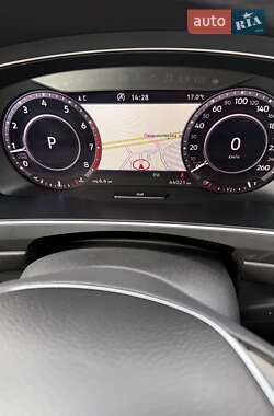 Внедорожник / Кроссовер Volkswagen Tiguan 2018 в 