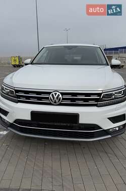 Внедорожник / Кроссовер Volkswagen Tiguan 2018 в 