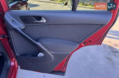 Внедорожник / Кроссовер Volkswagen Tiguan 2010 в 