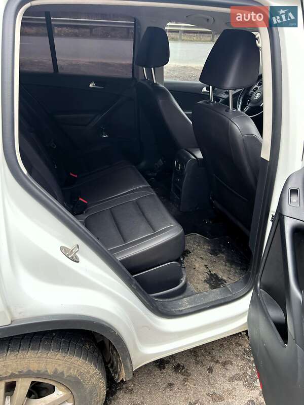 Внедорожник / Кроссовер Volkswagen Tiguan 2015 в Ужгороде