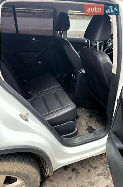 Внедорожник / Кроссовер Volkswagen Tiguan 2015 в 