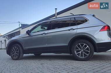 Внедорожник / Кроссовер Volkswagen Tiguan 2019 в 