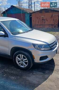 Внедорожник / Кроссовер Volkswagen Tiguan 2012 в 