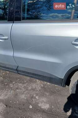Внедорожник / Кроссовер Volkswagen Tiguan 2012 в 