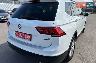 Позашляховик / Кросовер Volkswagen Tiguan 2017 в 