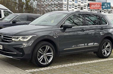 Внедорожник / Кроссовер Volkswagen Tiguan 2021 в 