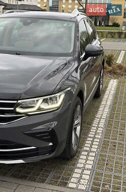 Внедорожник / Кроссовер Volkswagen Tiguan 2021 в 