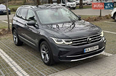 Внедорожник / Кроссовер Volkswagen Tiguan 2021 в 