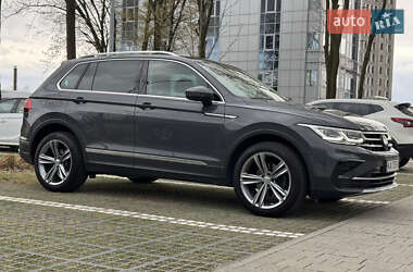 Внедорожник / Кроссовер Volkswagen Tiguan 2021 в 