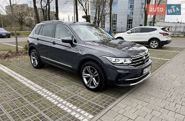 Внедорожник / Кроссовер Volkswagen Tiguan 2021 в 