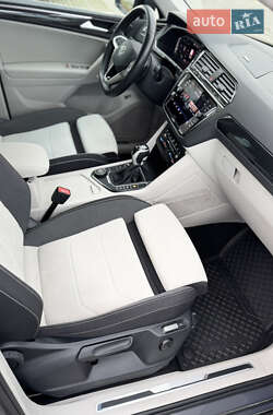 Внедорожник / Кроссовер Volkswagen Tiguan 2021 в 