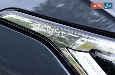 Внедорожник / Кроссовер Volkswagen Tiguan 2021 в 