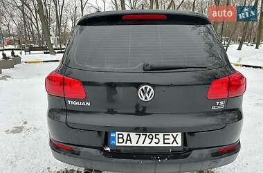 Внедорожник / Кроссовер Volkswagen Tiguan 2015 в 
