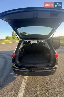 Позашляховик / Кросовер Volkswagen Tiguan 2017 в 